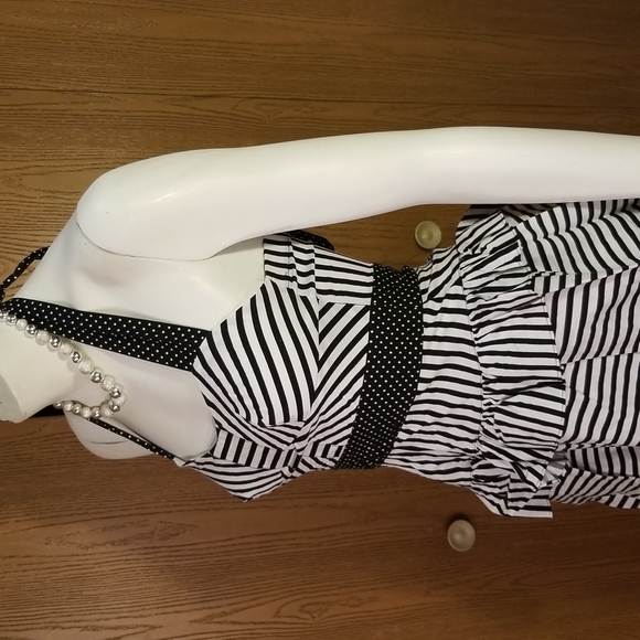 🖤Hot Topic Sweet Love Halter Dress - Picture 3 of 5